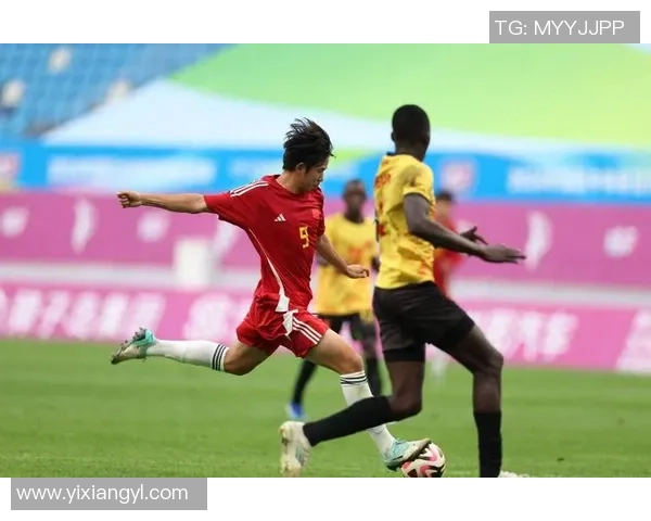 广州足球队以63分稳居世界杯积分榜首位展现强劲实力 广州足球队以63分稳居世界杯积分榜首位展现强劲实力